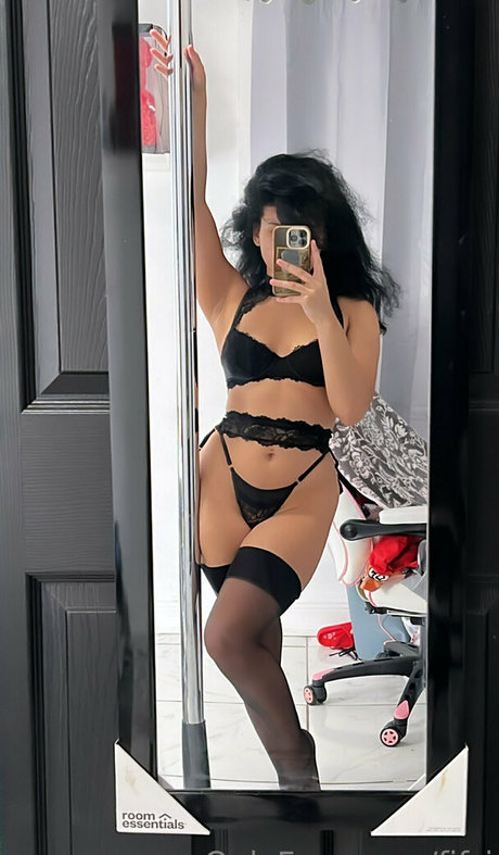 fif i star nudes image