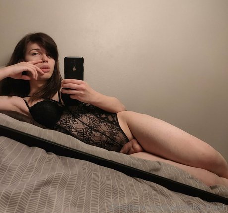 pastelle trash nude model images