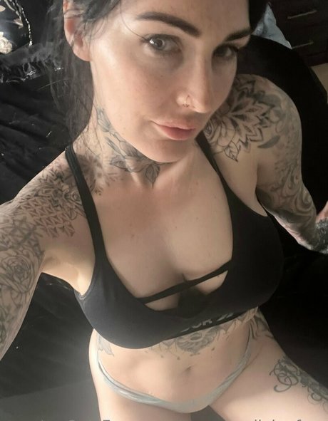 carmen divinefree actriz atractiva fotos