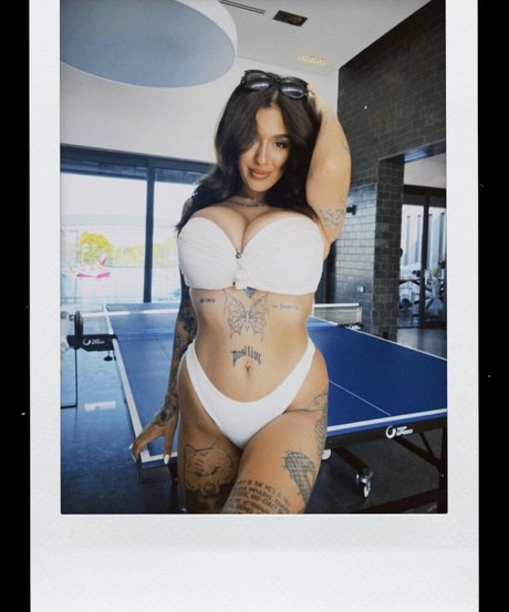 May Bakshi libre de estrellas imagen