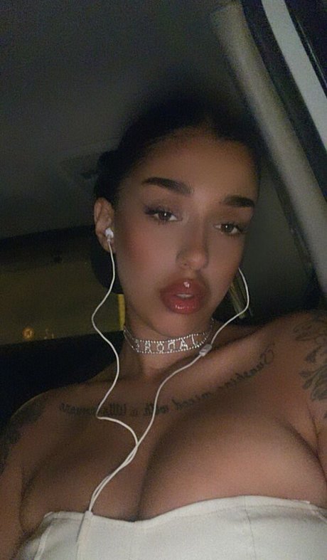 May Bakshi modèle érotique galeries