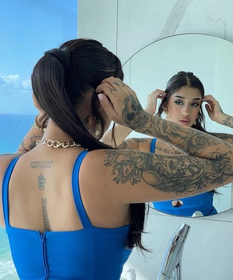 May Bakshi estrella porno bonita fotos