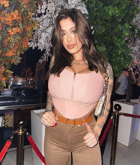 May Bakshi actrice chaude photos