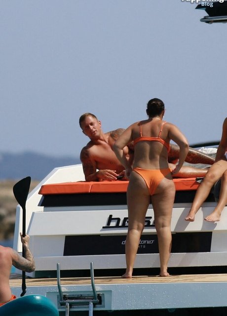 leggings de cuero onlyfans bastante perfecto imagen