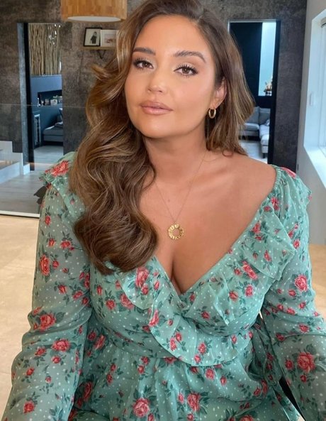 Jacqueline Jossa étoile sympa photos