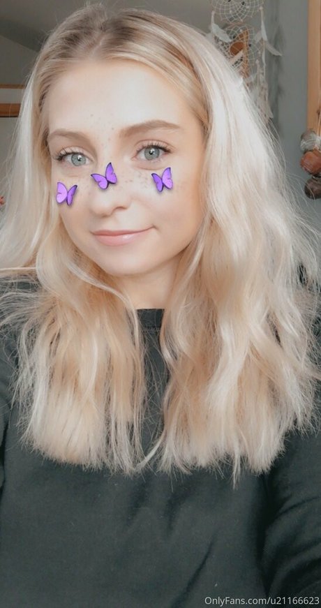 Sunny Bunnnie star du porno de haute qualité archive