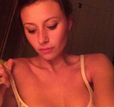 Aly Michalka modelo de arte galerías