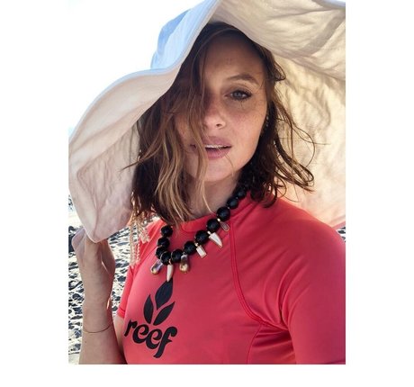 Aly Michalka actriz caliente fotos