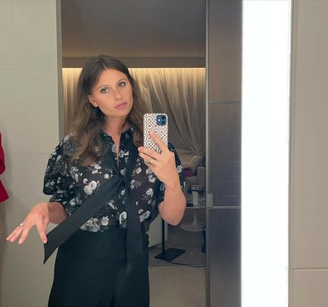 Aly Michalka actriz libre galería