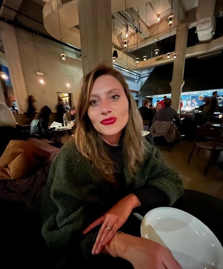 Aly Michalka star du porno de haute qualité collection