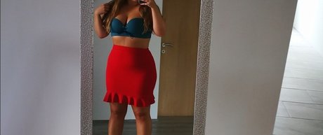Programmer Girl VIP erotic model picture