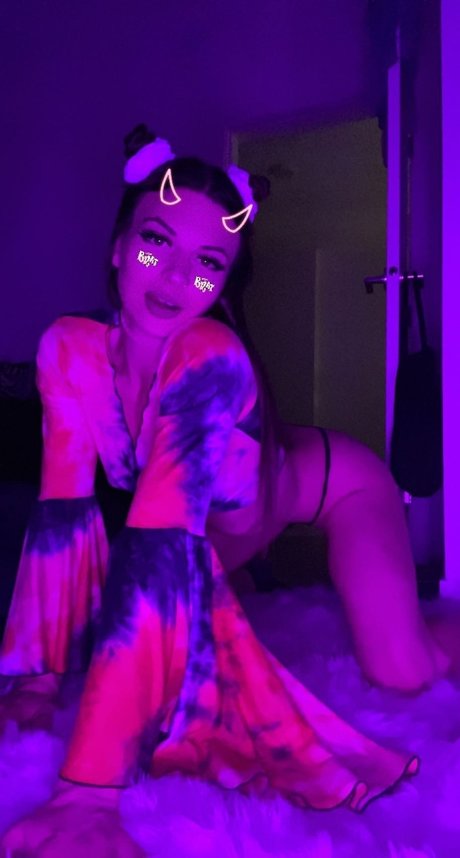 Scoobyy Whoo sexy model image