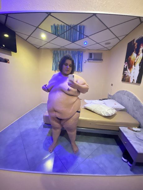 Lvisx model nude picture