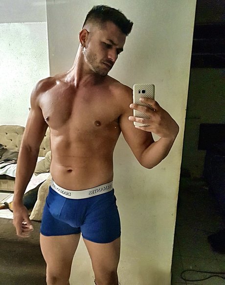 Onlyfans bajo el agua sexy perfecto foto