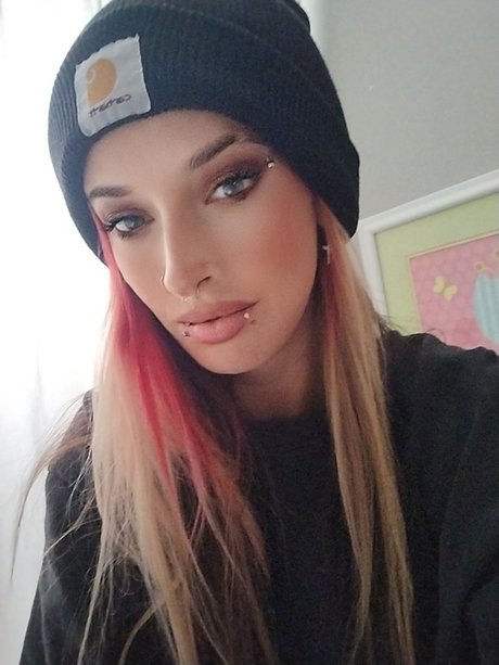 Devina Lynn pornstar nude image