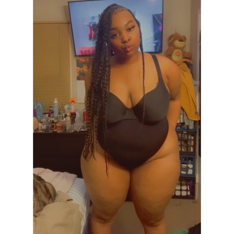 ItsZay hot actress img