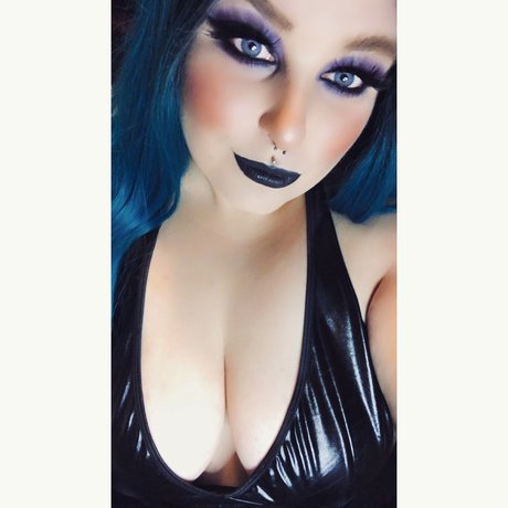 Raven The haunted B tch pornstar nude photos
