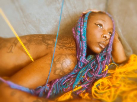 ReigningUnicorn sexy model photo