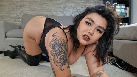 Roo pornstar naked pic