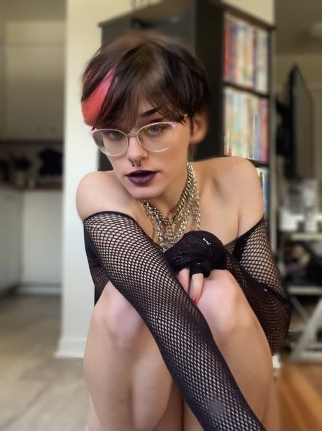 Ruby Jewl adult model picture