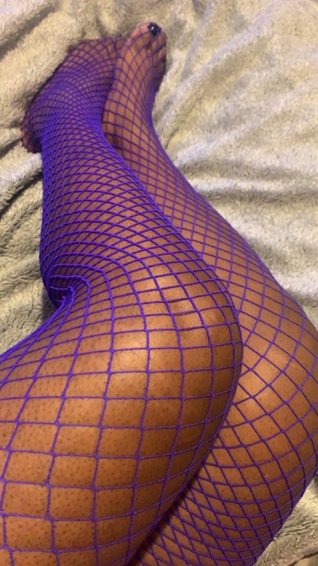 Roselle James model nude pic