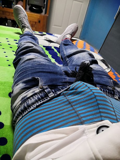 Sagging Abs Wolf Shirtless exclusive model pic