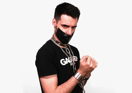 Safe and Bound model high quality pic