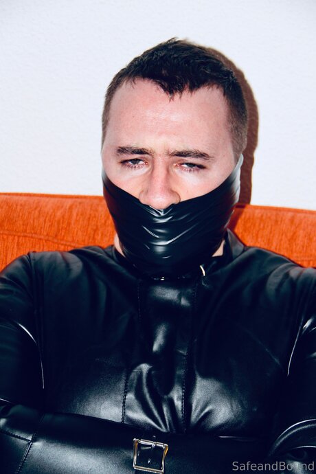 Safe and Bound model perfect pictures