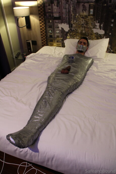 Safe and Bound modèle xxx images