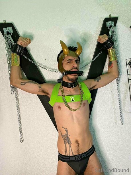 Safe and Bound actrice sexy image