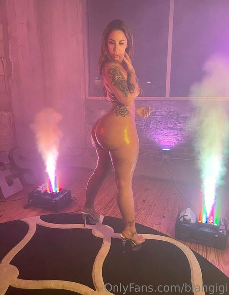 blahgigi étoile nue image