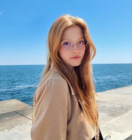 Katya Sitak desnudos de estrellas imágenes