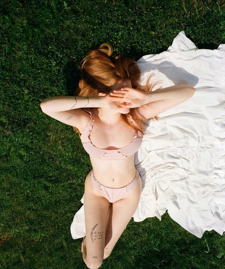 lencería negra onlyfans desnudos superiores foto