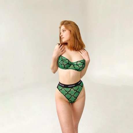 Katya Sitak modèle porno img