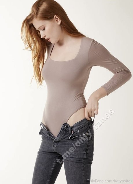 Katya Sitak actrice érotique image