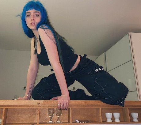 Ashnikko actriz perfecta fotos