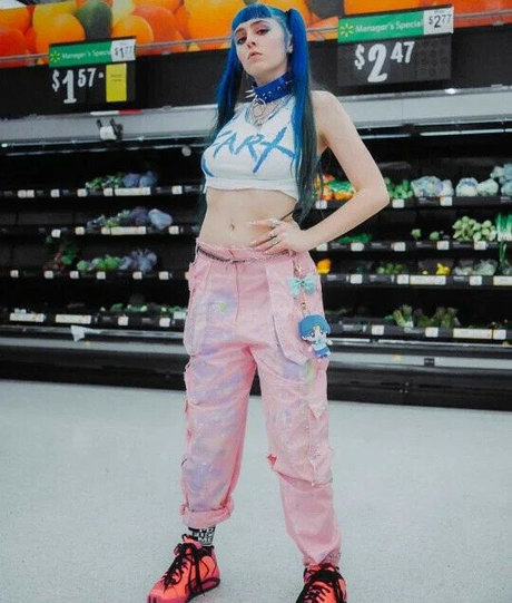 Ashnikko star du porno photos