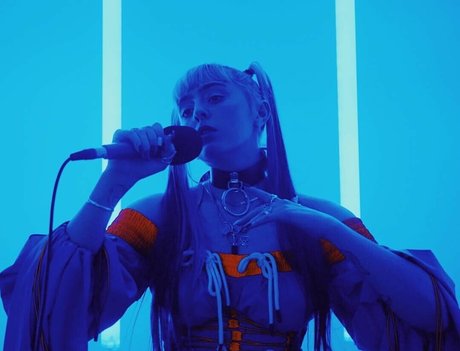 Ashnikko sexo modelo archivo