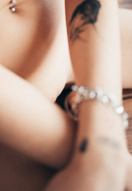 Lara Arluni model pornographic photo