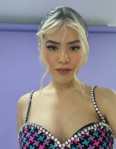 Maisa Silva star du porno en haute qualité galeries