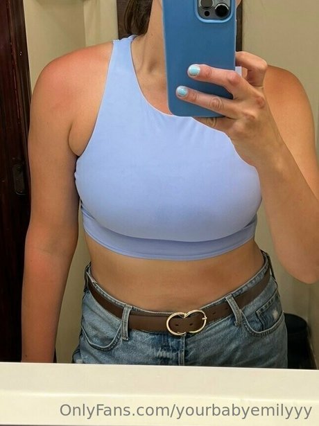 yourbabyemilyyy modèle érotique photo