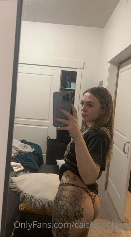 caitlynbabyxx modelo desnuda galería