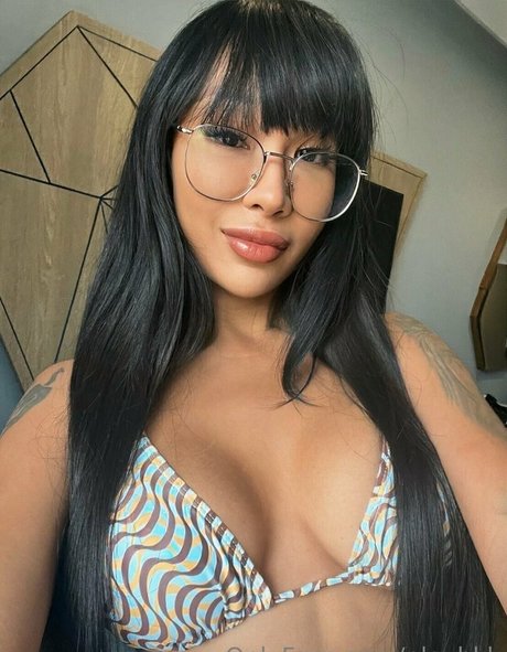 ploybkk modèle artistique galerie