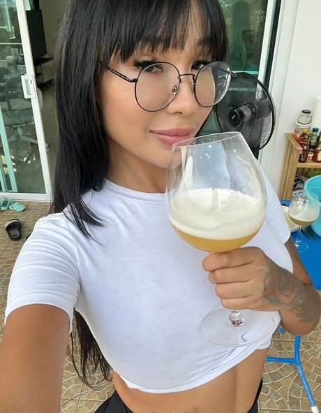 sexo asiático onlyfans parte superior sexy imagen