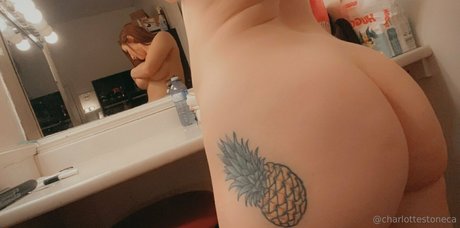 charlottestoneca star érotique collection