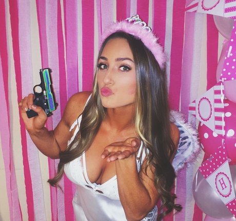 Taylor Altom modèle magnifique galerie