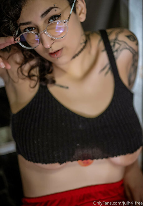 julh4 free nudes actress img