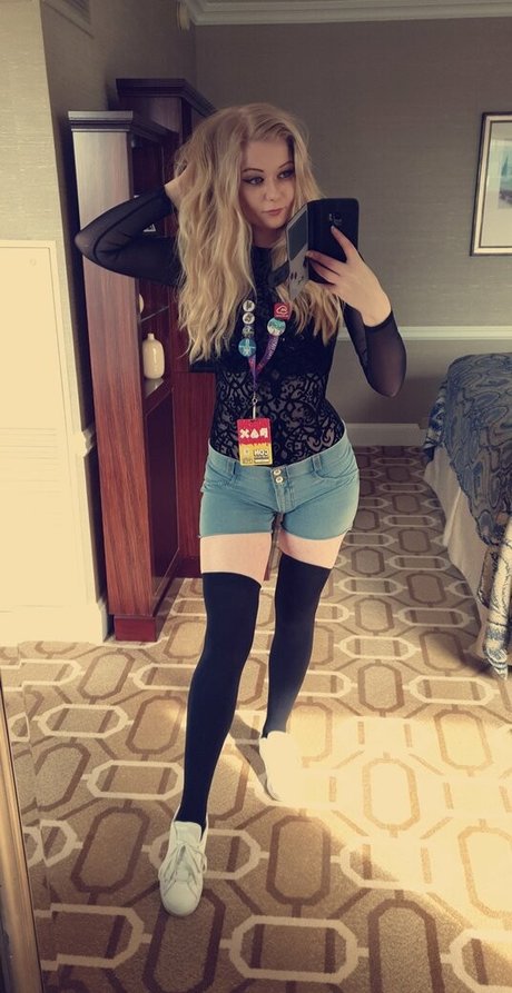 Purrluna modelo sexy galería