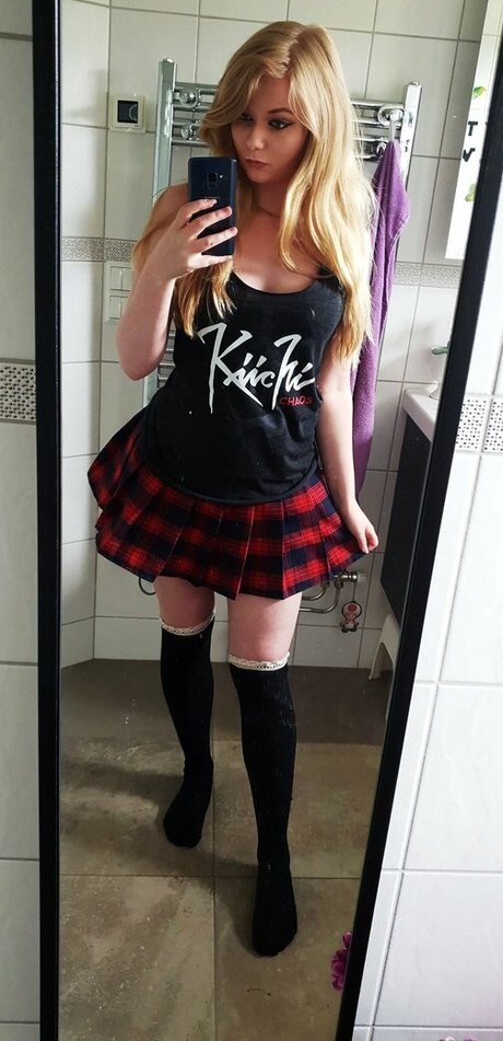 Purrluna jolie actrice images