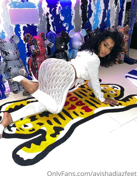 ayishadiazfeet modèle sympa image